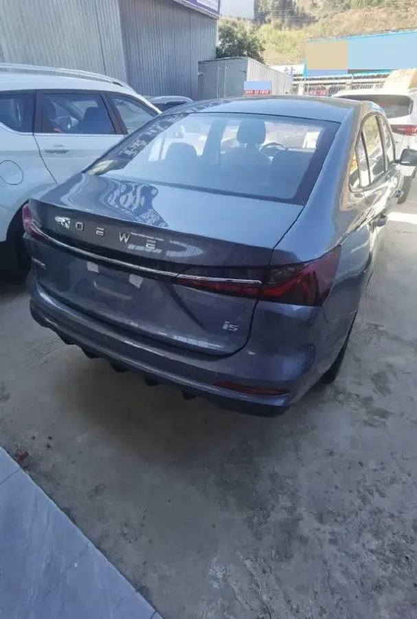 2023 Roewe i5 1.5L 129HP L4 5MT,autocango,china used car exporter,china ev exporter,chinese used car exporter,chinese used ev exporter