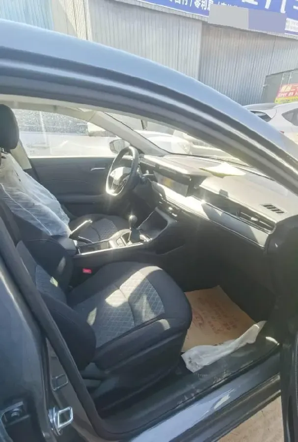 2023 Roewe i5 1.5L 129HP L4 5MT,autocango,china used car exporter,china ev exporter,chinese used car exporter,chinese used ev exporter