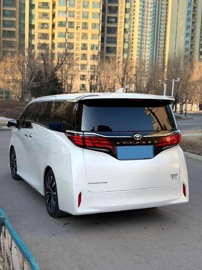 2024 Toyota Alphard 2.5L 190HP L4 E-CVT Hybrid,autocango,china used car exporter,china ev exporter,chinese used car exporter,chinese used ev exporter