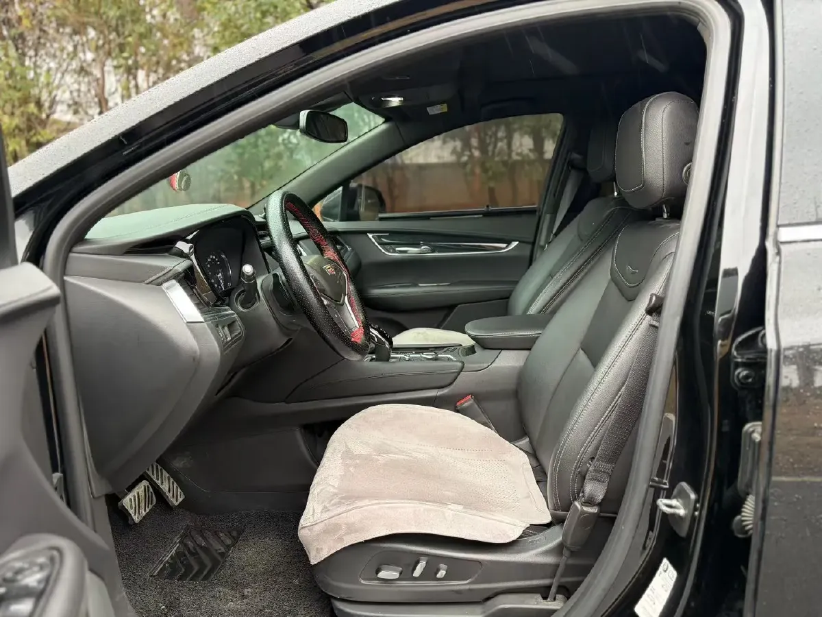 2022 Cadillac XT5 2.0T 237HP L4 9AT,autocango,china used car exporter,china ev exporter,chinese used car exporter,chinese used ev exporter