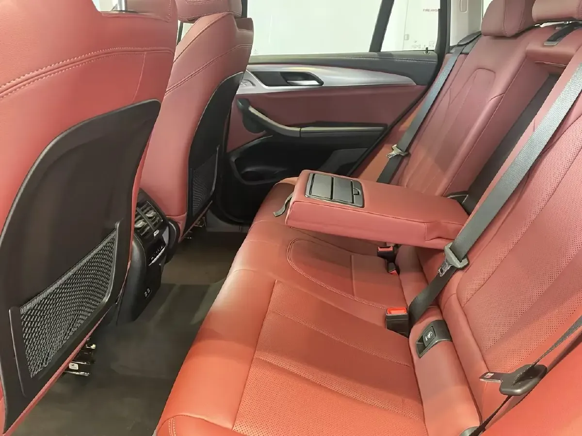 2022 BMW X4 2.0T 245HP L4 8AT,autocango,china used car exporter,china ev exporter,chinese used car exporter,chinese used ev exporter