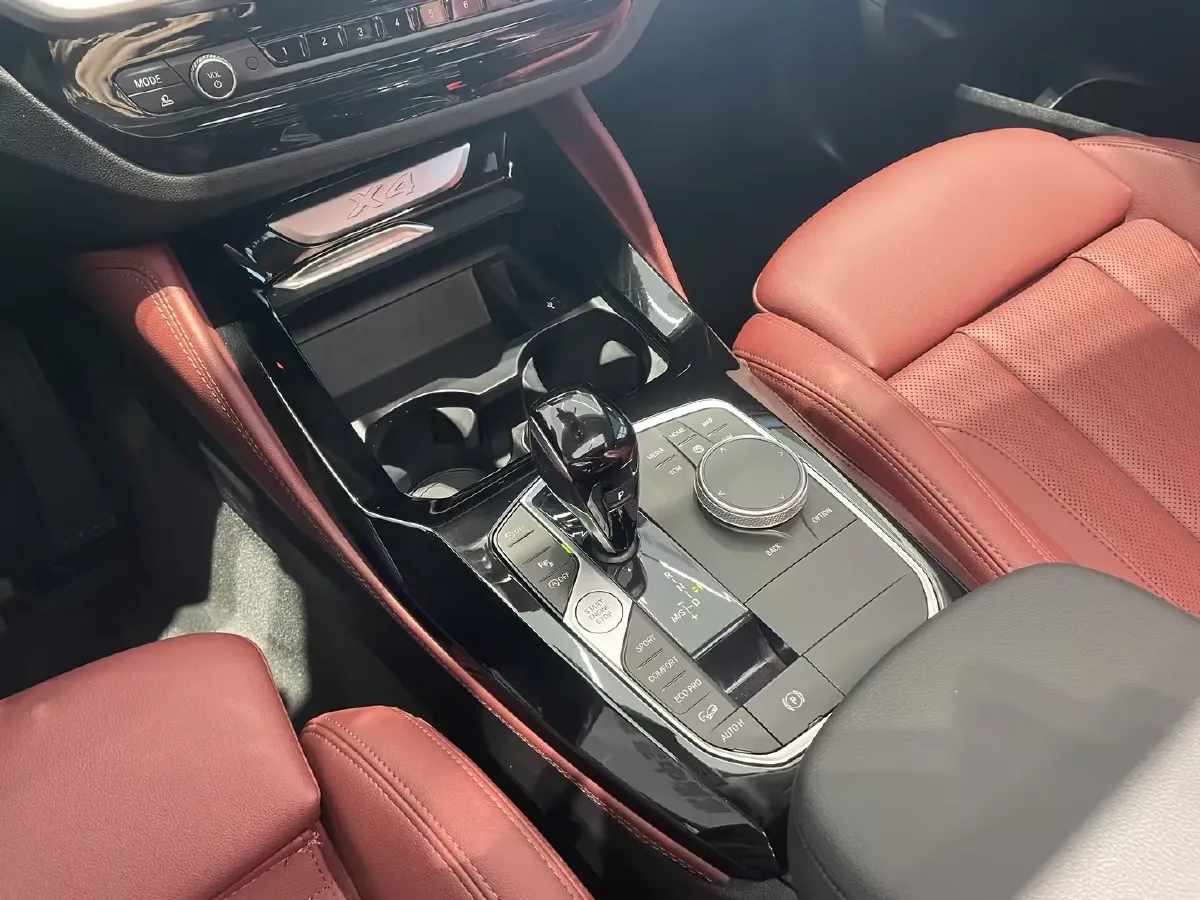 2022 BMW X4 2.0T 245HP L4 8AT,autocango,china used car exporter,china ev exporter,chinese used car exporter,chinese used ev exporter