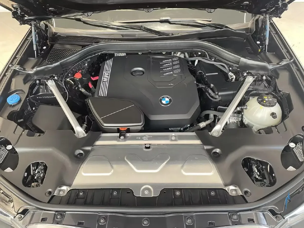 2022 BMW X4 2.0T 245HP L4 8AT,autocango,china used car exporter,china ev exporter,chinese used car exporter,chinese used ev exporter