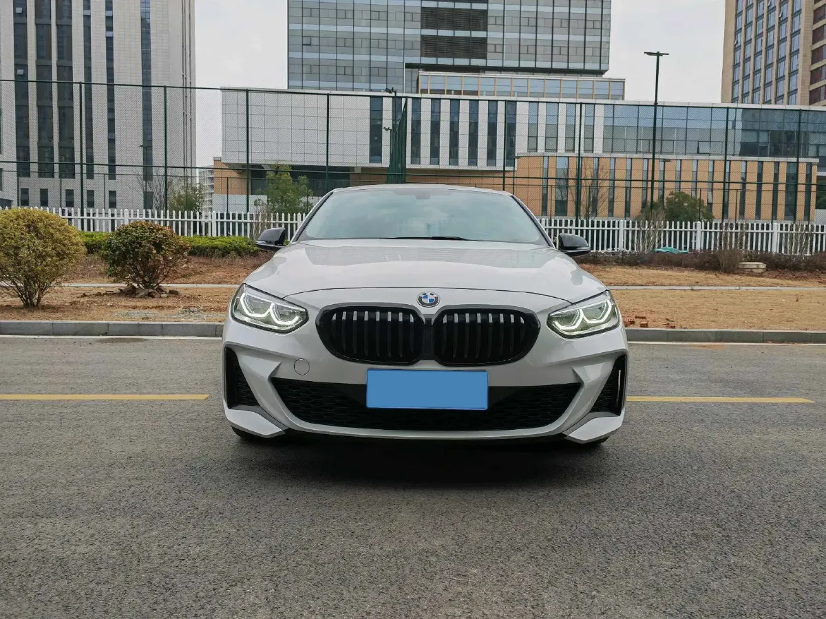 2023 BMW 1 Series 2.0T 178HP L4 7DCT,autocango,china used car exporter,china ev exporter,chinese used car exporter,chinese used ev exporter