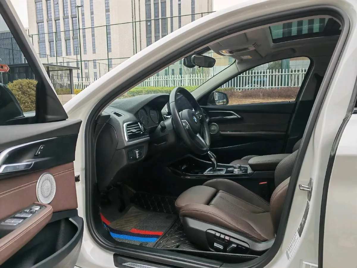 2023 BMW 1 Series 2.0T 178HP L4 7DCT,autocango,china used car exporter,china ev exporter,chinese used car exporter,chinese used ev exporter