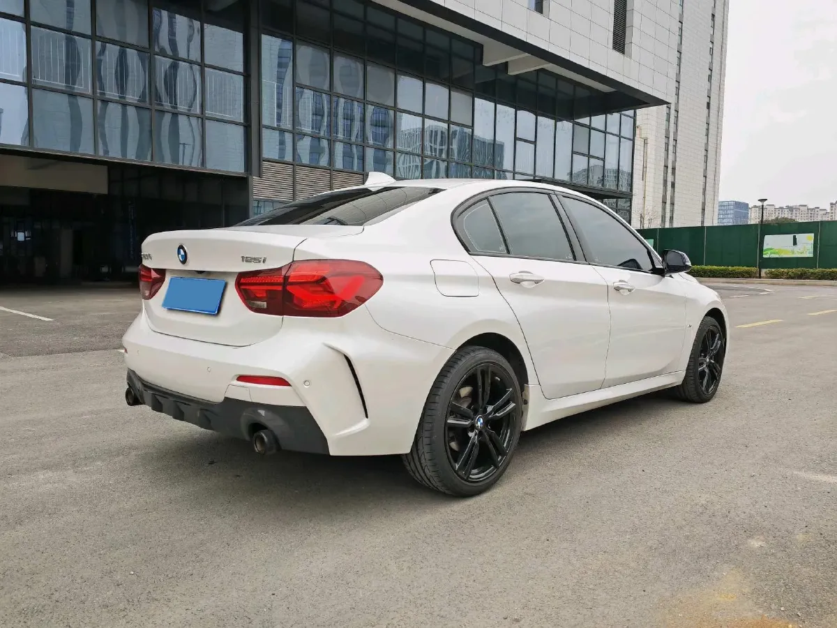2023 BMW 1 Series 2.0T 178HP L4 7DCT,autocango,china used car exporter,china ev exporter,chinese used car exporter,chinese used ev exporter
