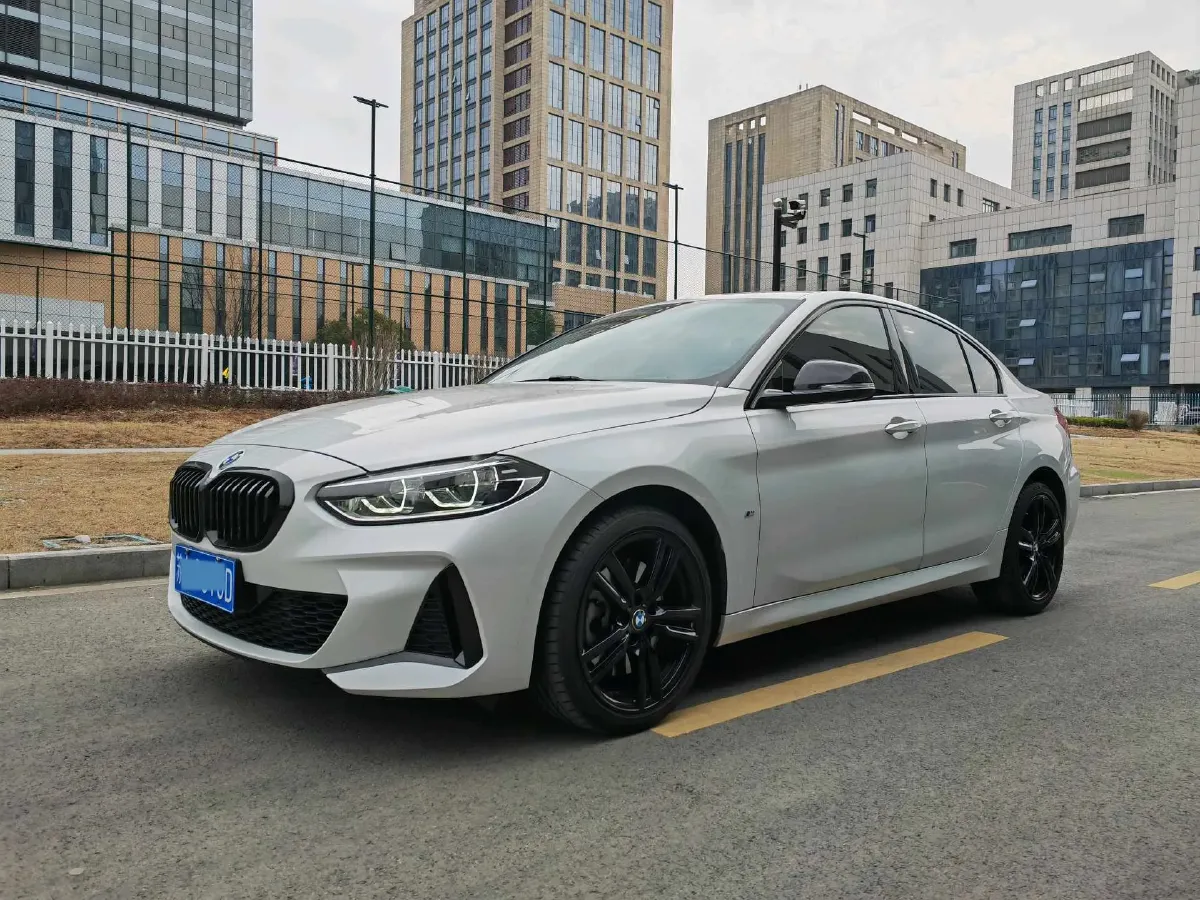 2023 BMW 1 Series 2.0T 178HP L4 7DCT,autocango,china used car exporter,china ev exporter,chinese used car exporter,chinese used ev exporter
