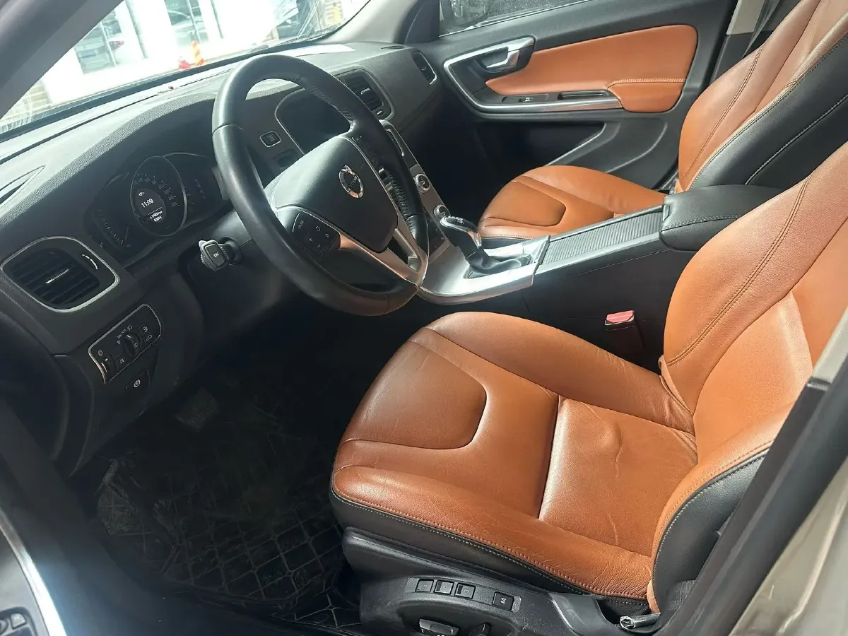 2019 Volvo S60 2.0T 245HP L4 8AT,autocango,china used car exporter,china ev exporter,chinese used car exporter,chinese used ev exporter