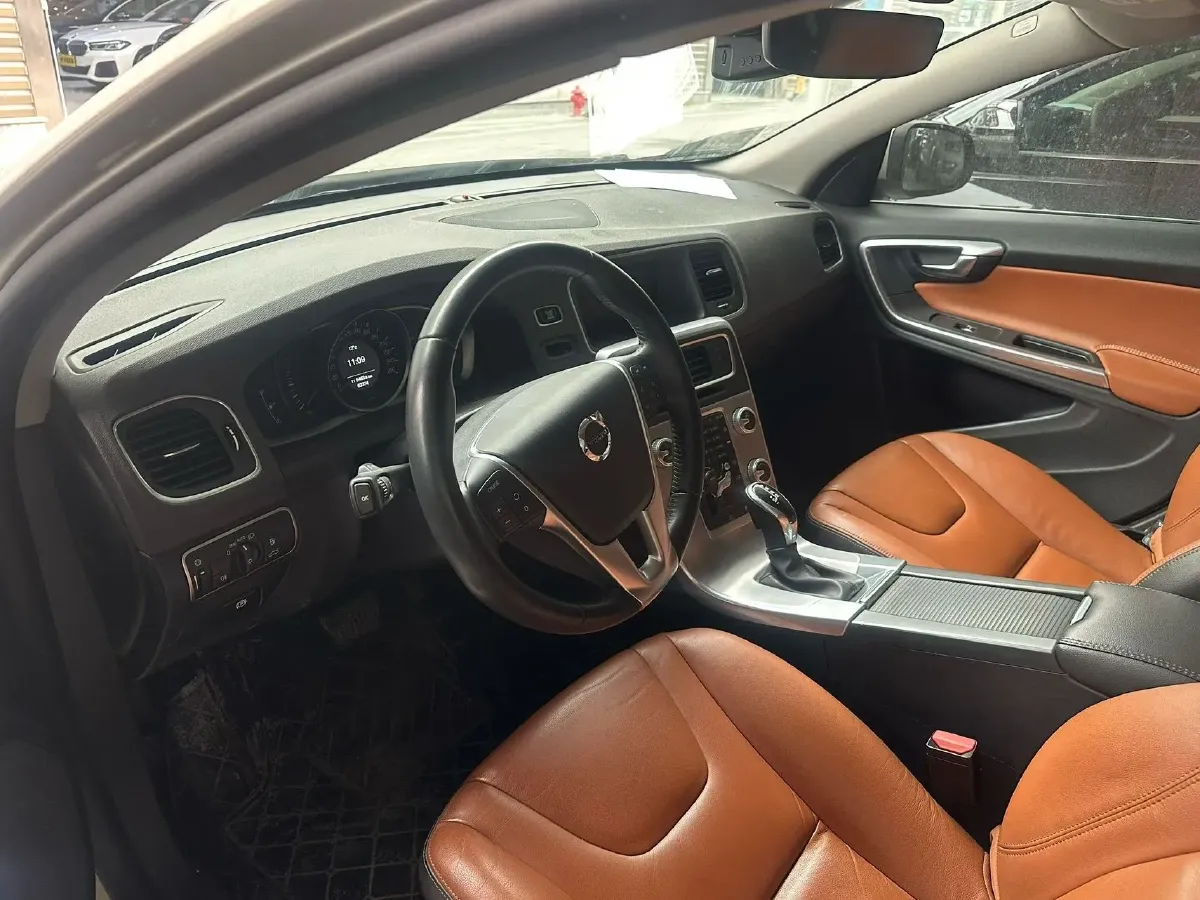 2019 Volvo S60 2.0T 245HP L4 8AT,autocango,china used car exporter,china ev exporter,chinese used car exporter,chinese used ev exporter