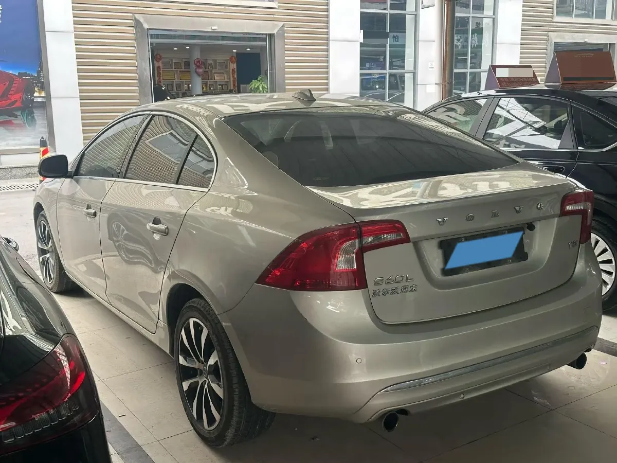 2019 Volvo S60 2.0T 245HP L4 8AT,autocango,china used car exporter,china ev exporter,chinese used car exporter,chinese used ev exporter