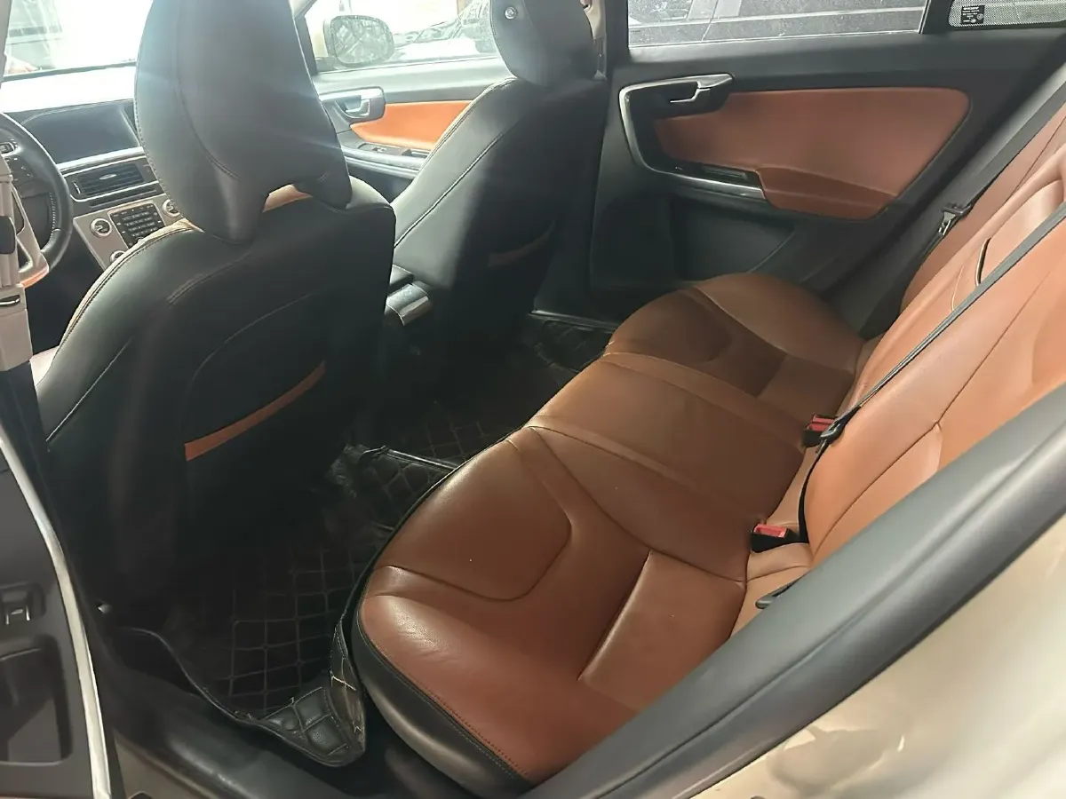 2019 Volvo S60 2.0T 245HP L4 8AT,autocango,china used car exporter,china ev exporter,chinese used car exporter,chinese used ev exporter