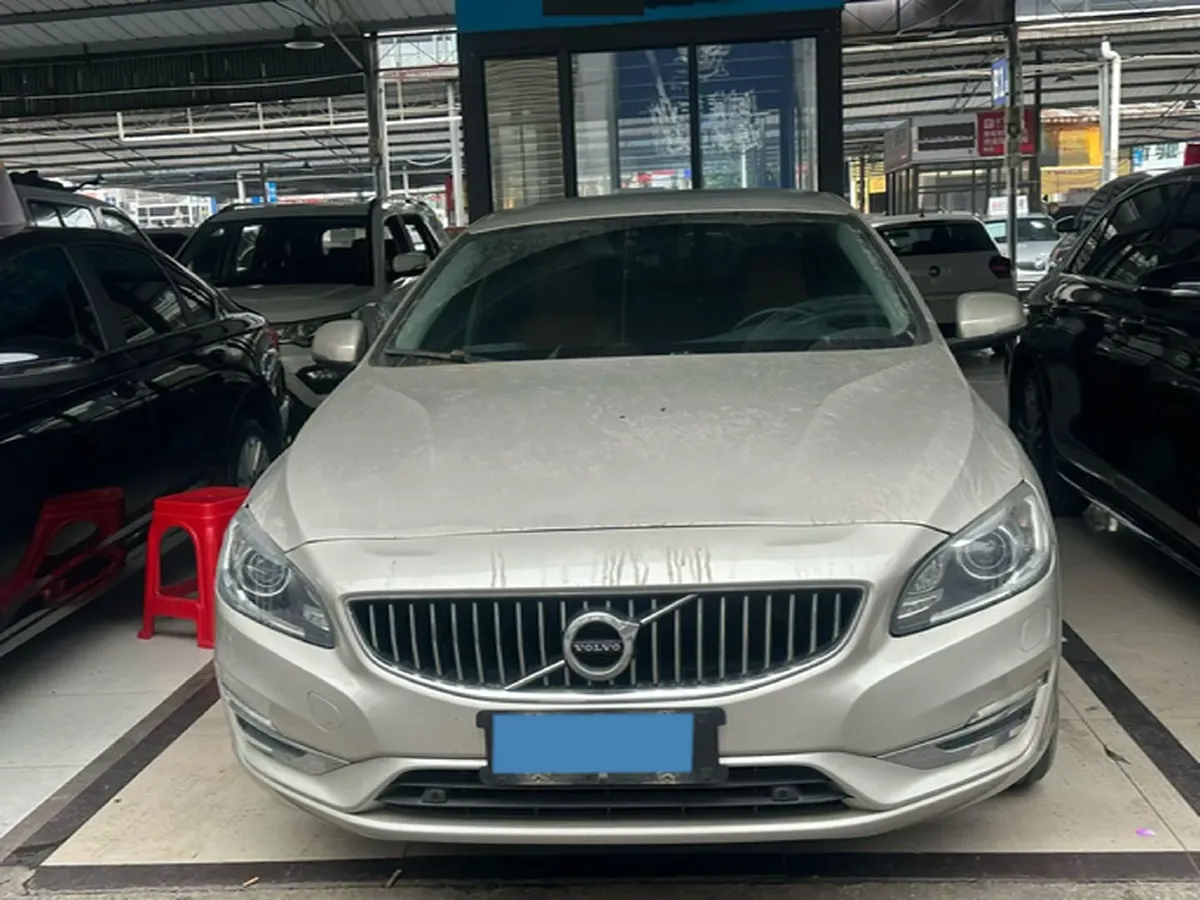 2019 Volvo S60 2.0T 245HP L4 8AT,autocango,china used car exporter,china ev exporter,chinese used car exporter,chinese used ev exporter