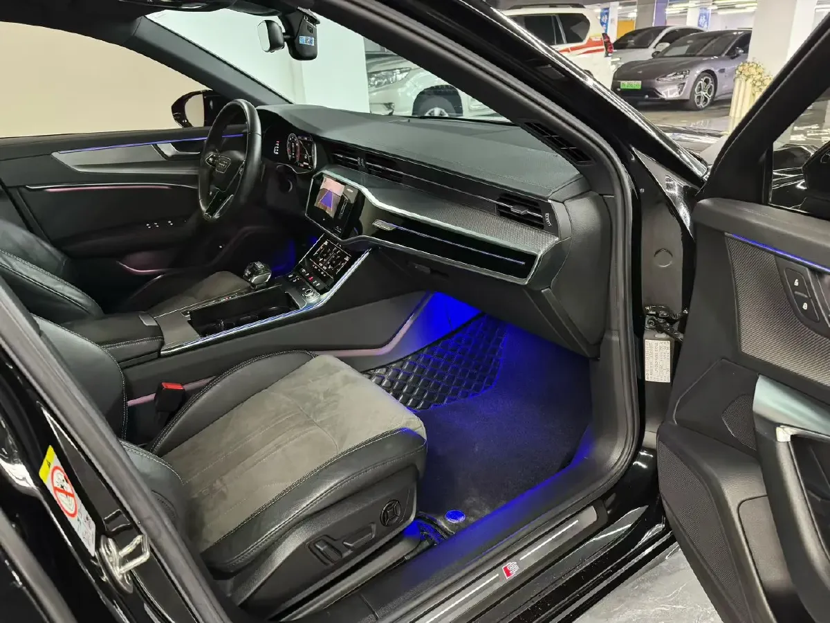 2021 Audi A6L 2.0T 224HP L4 7DCT,autocango,china used car exporter,china ev exporter,chinese used car exporter,chinese used ev exporter