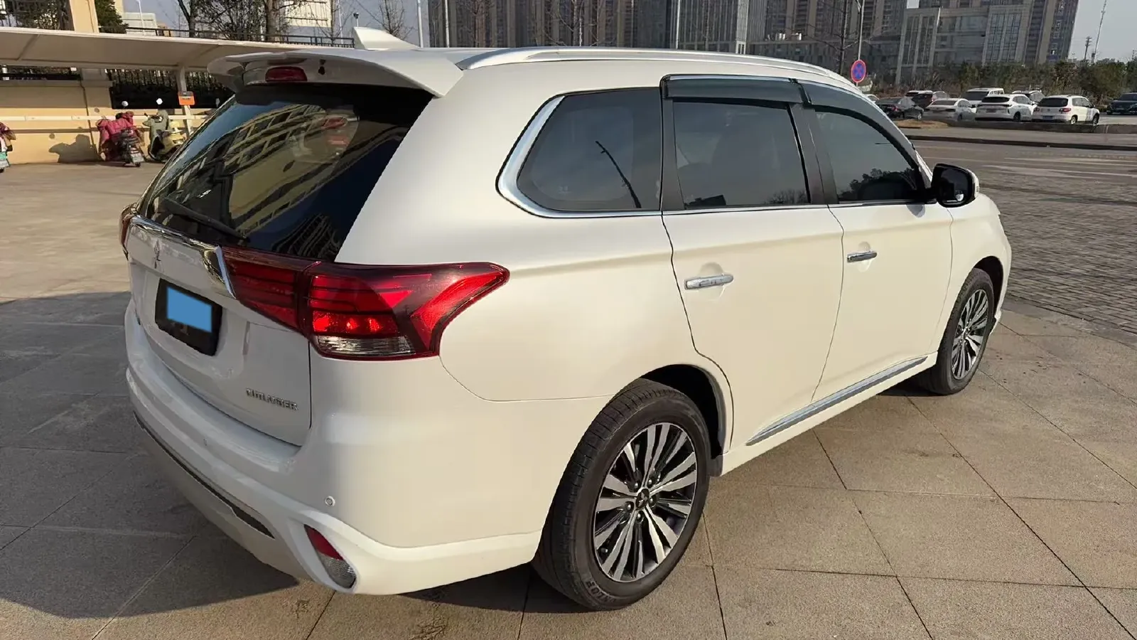 2020 Mitsubishi Outlander 2.4L 192HP L4 CVT,autocango,china used car exporter,china ev exporter,chinese used car exporter,chinese used ev exporter