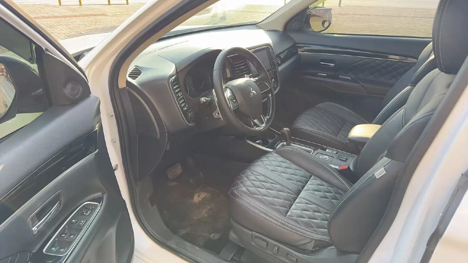 2020 Mitsubishi Outlander 2.4L 192HP L4 CVT,autocango,china used car exporter,china ev exporter,chinese used car exporter,chinese used ev exporter