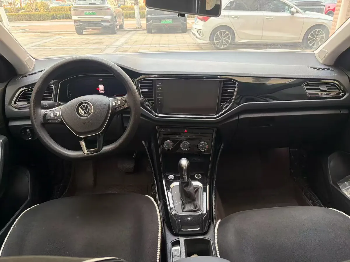 2021 Volkswagen T-Roc 1.4T 150HP L4 7DCT,autocango,china used car exporter,china ev exporter,chinese used car exporter,chinese used ev exporter