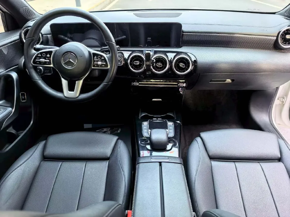 2021 Mercedes-Benz A Class 1.3T 163HP L4 7DCT,autocango,china used car exporter,china ev exporter,chinese used car exporter,chinese used ev exporter