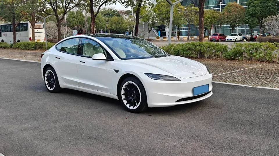 2025 Tesla Model 3 BEV 62.5KWH,autocango,china used car exporter,china ev exporter,chinese used car exporter,chinese used ev exporter
