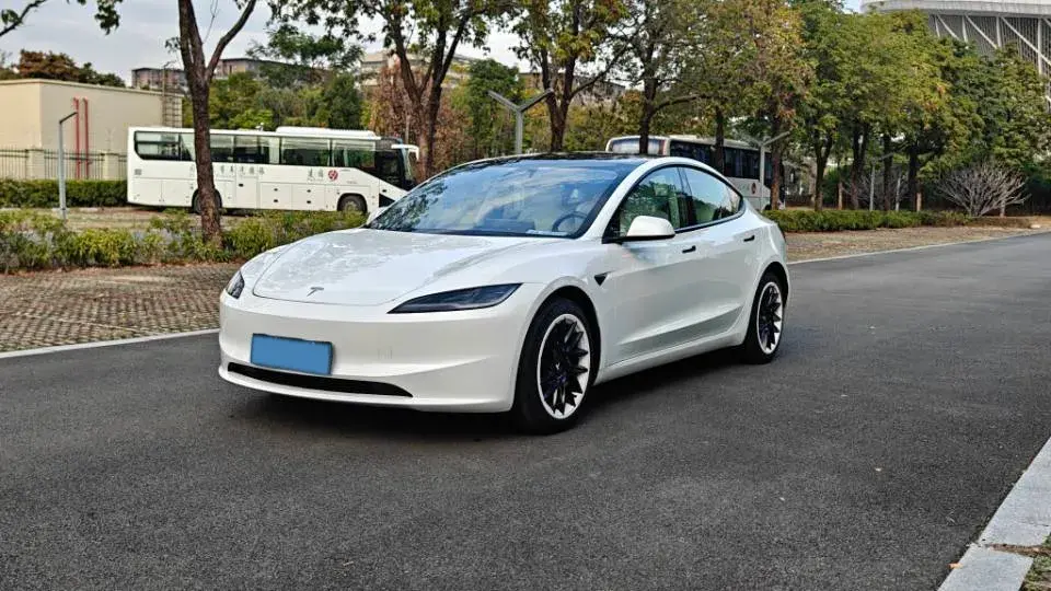 2025 Tesla Model 3 BEV 62.5KWH