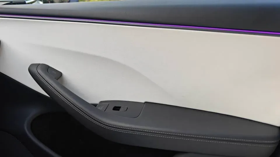 2025 Tesla Model 3 BEV 62.5KWH,autocango,china used car exporter,china ev exporter,chinese used car exporter,chinese used ev exporter