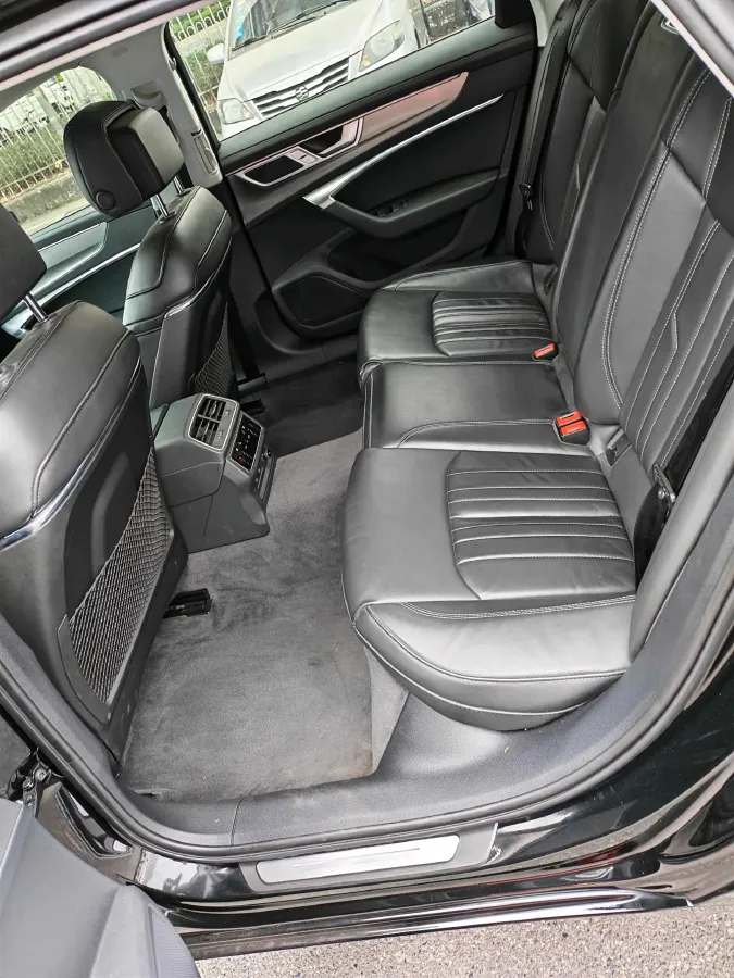 2024 Audi A6L 2.0T 245HP L4 7DCT,autocango,china used car exporter,china ev exporter,chinese used car exporter,chinese used ev exporter