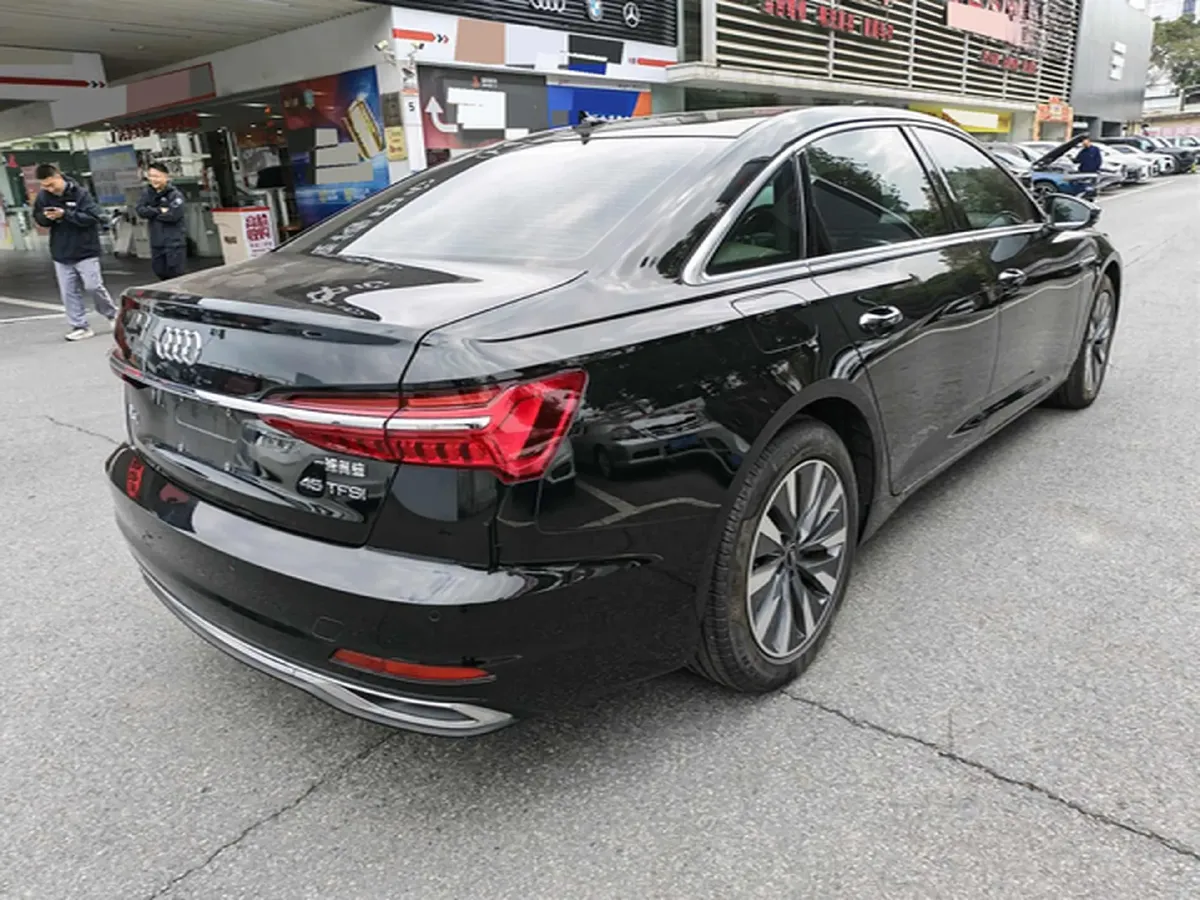 2024 Audi A6L 2.0T 245HP L4 7DCT,autocango,china used car exporter,china ev exporter,chinese used car exporter,chinese used ev exporter