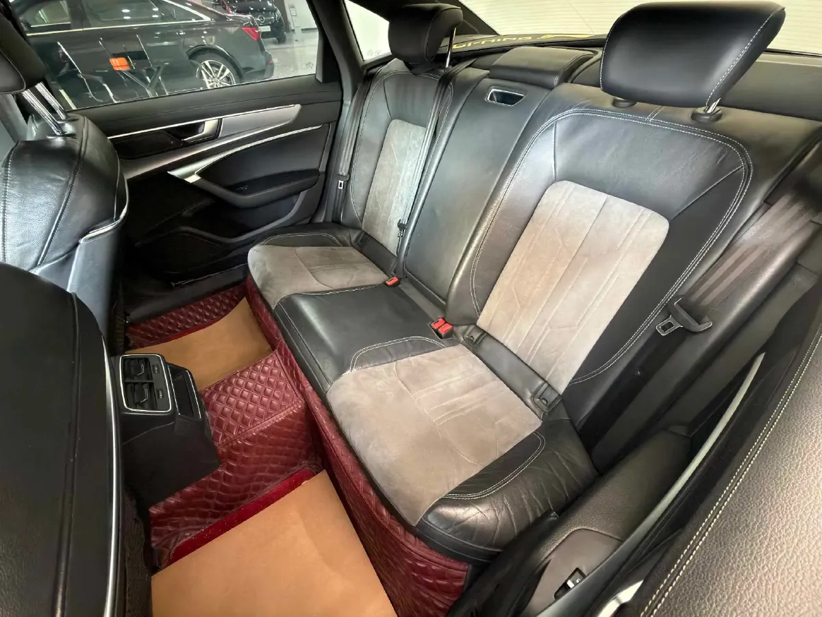 2021 Audi A6L 2.0T 190HP L4 7DCT,autocango,china used car exporter,china ev exporter,chinese used car exporter,chinese used ev exporter