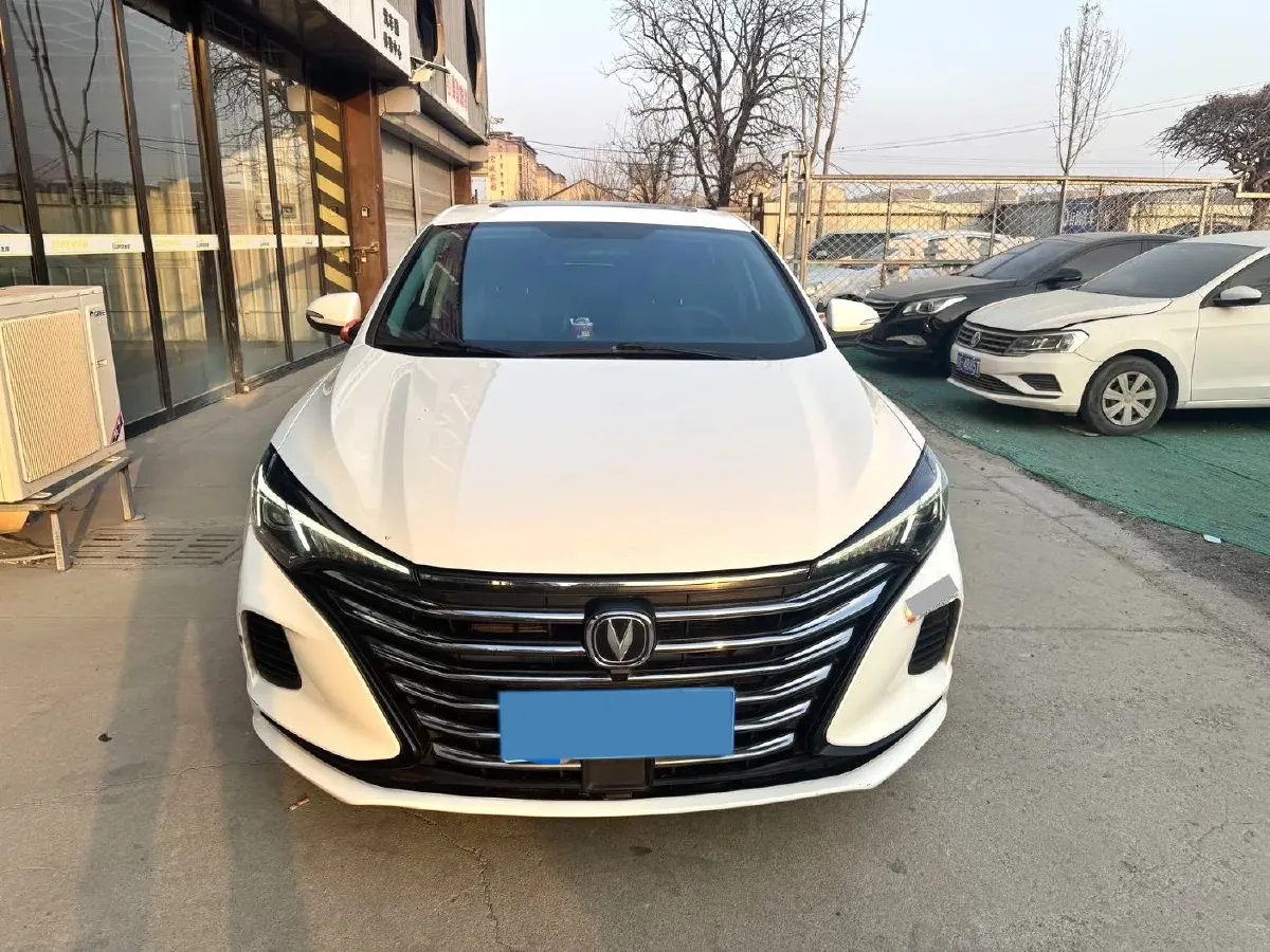 2022 ChangAn Eado 1.6L 128HP L4 5MT,autocango,china used car exporter,china ev exporter,chinese used car exporter,chinese used ev exporter