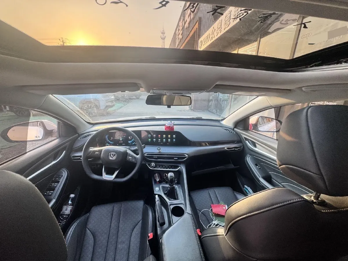 2022 ChangAn Eado 1.6L 128HP L4 5MT,autocango,china used car exporter,china ev exporter,chinese used car exporter,chinese used ev exporter