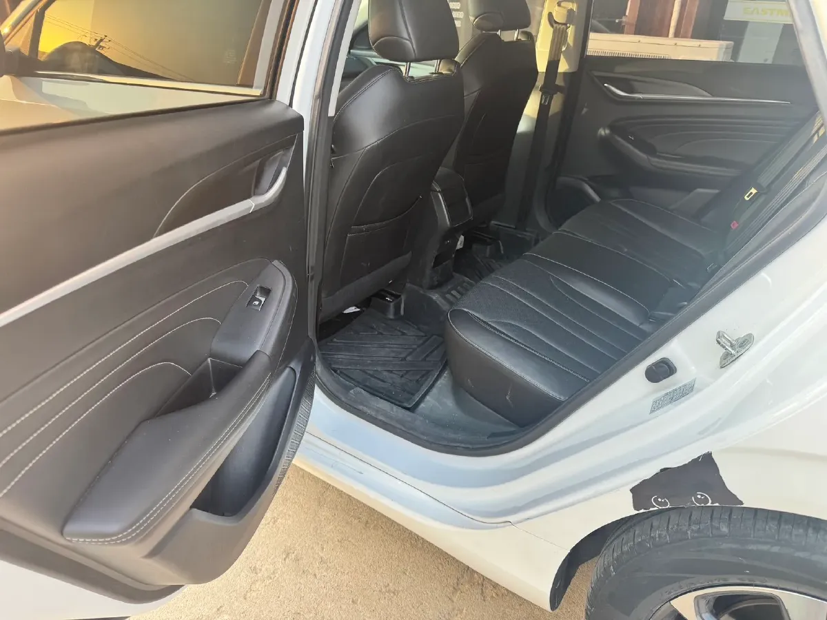 2022 ChangAn Eado 1.6L 128HP L4 5MT,autocango,china used car exporter,china ev exporter,chinese used car exporter,chinese used ev exporter