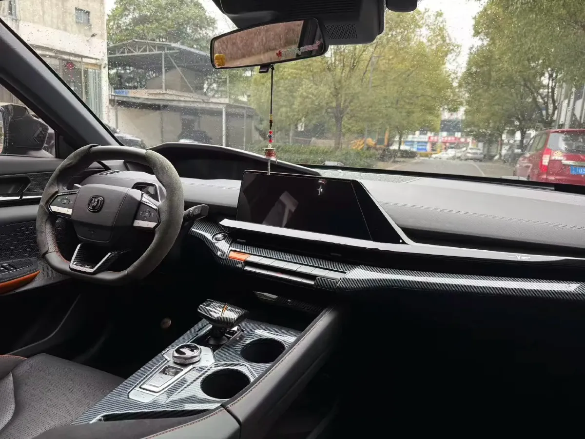 2022 ChangAn UNI-V 2.0T 233HP L4 8AT,autocango,china used car exporter,china ev exporter,chinese used car exporter,chinese used ev exporter