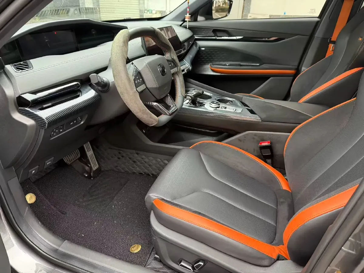 2022 ChangAn UNI-V 2.0T 233HP L4 8AT,autocango,china used car exporter,china ev exporter,chinese used car exporter,chinese used ev exporter