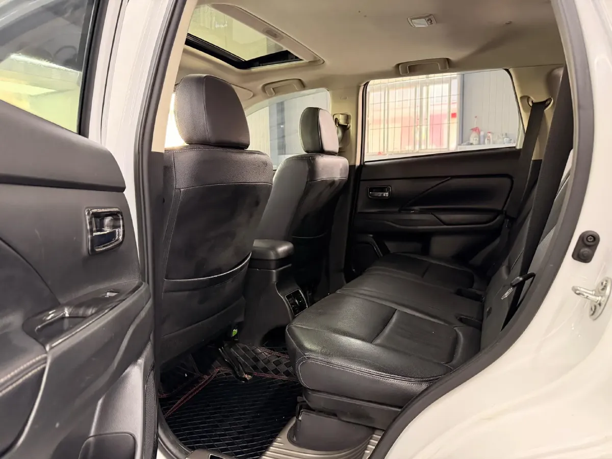 2018 Mitsubishi Outlander 2.4L 192HP L4 CVT,autocango,china used car exporter,china ev exporter,chinese used car exporter,chinese used ev exporter