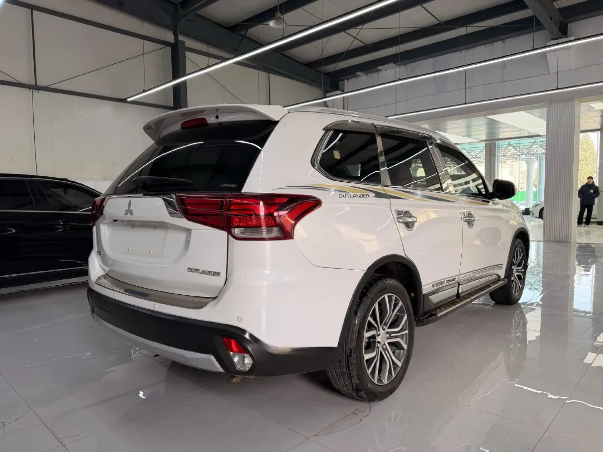 2018 Mitsubishi Outlander 2.4L 192HP L4 CVT,autocango,china used car exporter,china ev exporter,chinese used car exporter,chinese used ev exporter