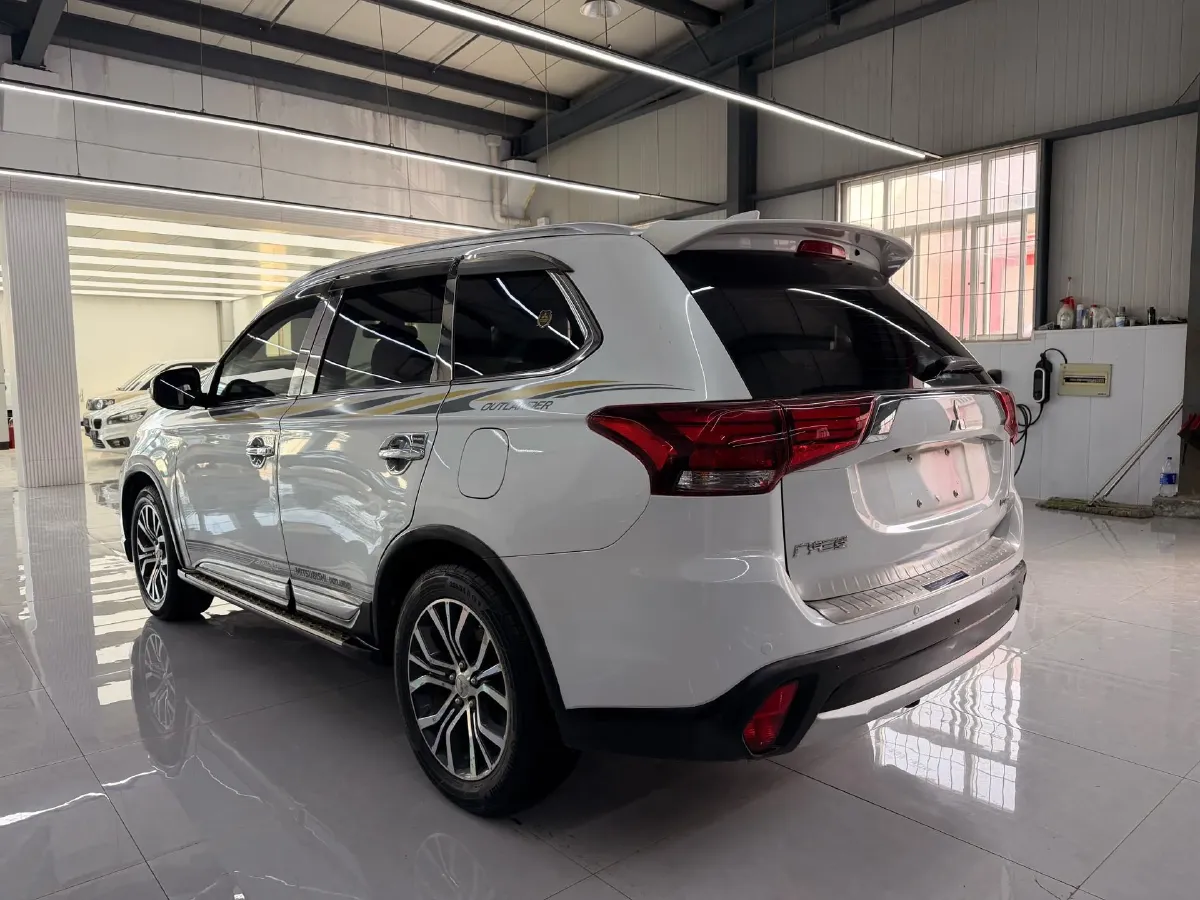 2018 Mitsubishi Outlander 2.4L 192HP L4 CVT,autocango,china used car exporter,china ev exporter,chinese used car exporter,chinese used ev exporter