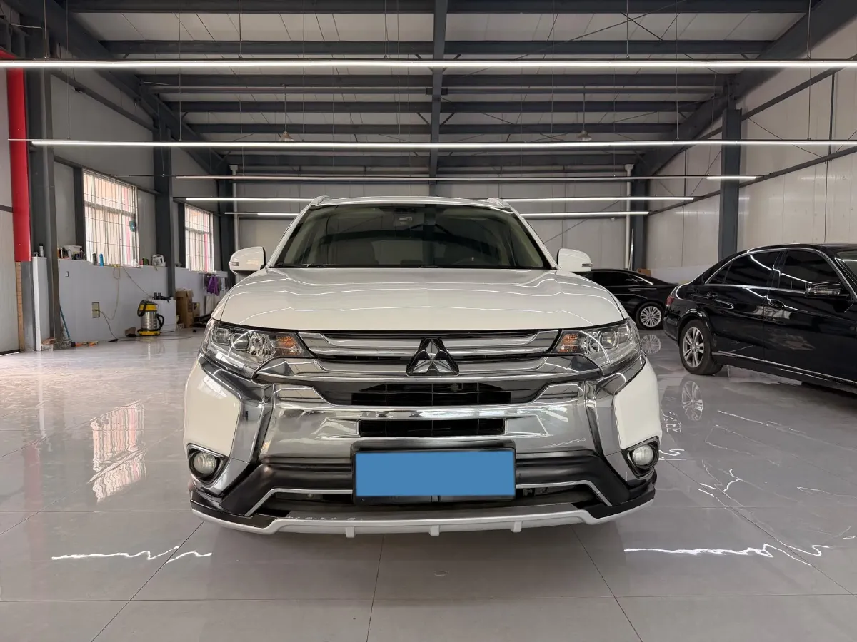 2018 Mitsubishi Outlander 2.4L 192HP L4 CVT,autocango,china used car exporter,china ev exporter,chinese used car exporter,chinese used ev exporter