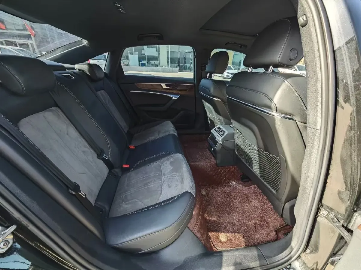 2022 Audi A6L 2.0T 190HP L4 7DCT,autocango,china used car exporter,china ev exporter,chinese used car exporter,chinese used ev exporter