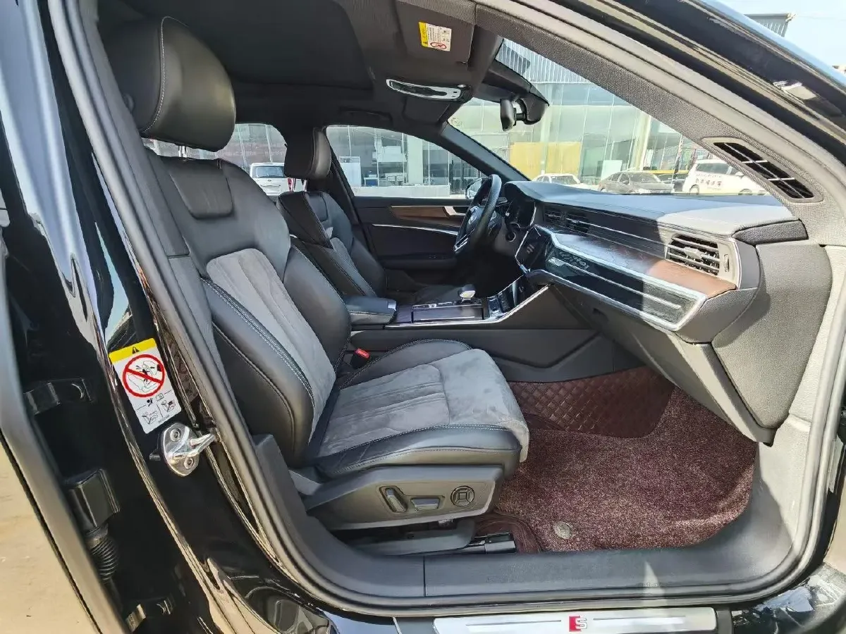 2022 Audi A6L 2.0T 190HP L4 7DCT,autocango,china used car exporter,china ev exporter,chinese used car exporter,chinese used ev exporter