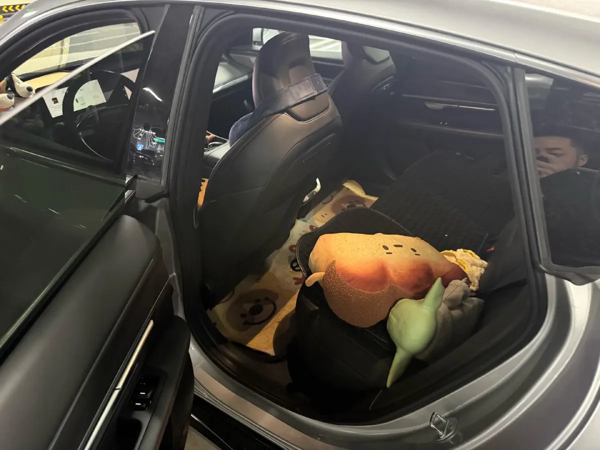 2023 Xpeng P7 BEV 86.2KWH,autocango,china used car exporter,china ev exporter,chinese used car exporter,chinese used ev exporter