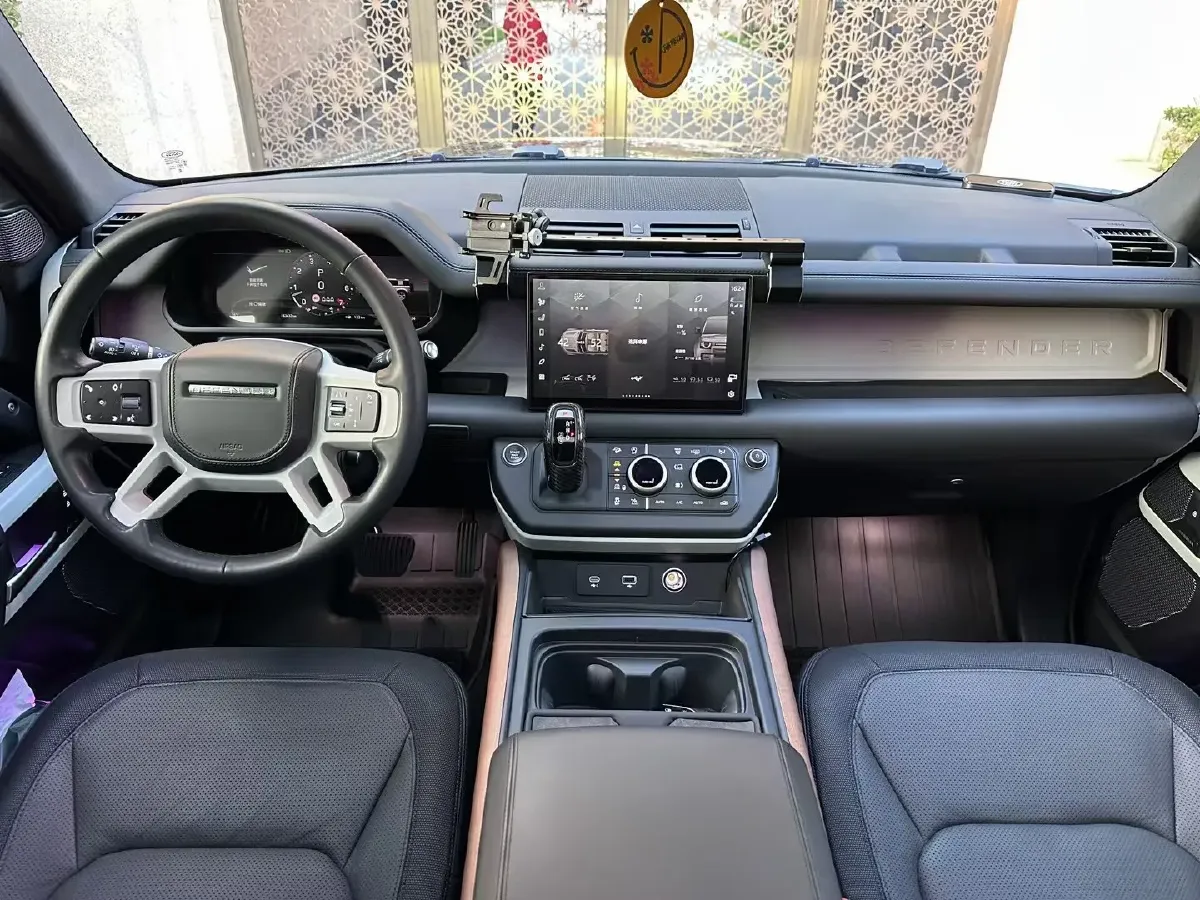 2023 Land Rover Defender 3.0T 400HP L6 8AT,autocango,china used car exporter,china ev exporter,chinese used car exporter,chinese used ev exporter