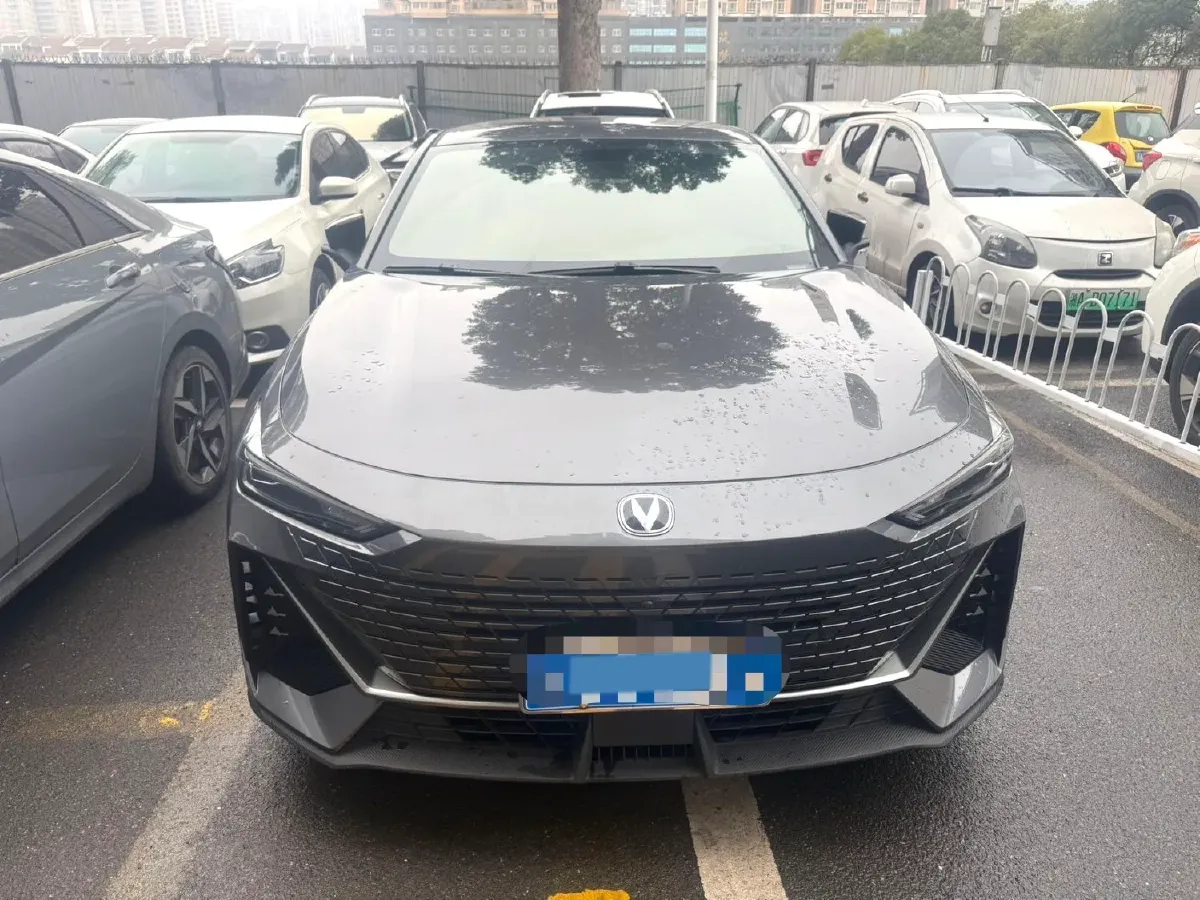 2023 ChangAn UNI-V 1.5T 188HP L4 7DCT,autocango,china used car exporter,china ev exporter,chinese used car exporter,chinese used ev exporter