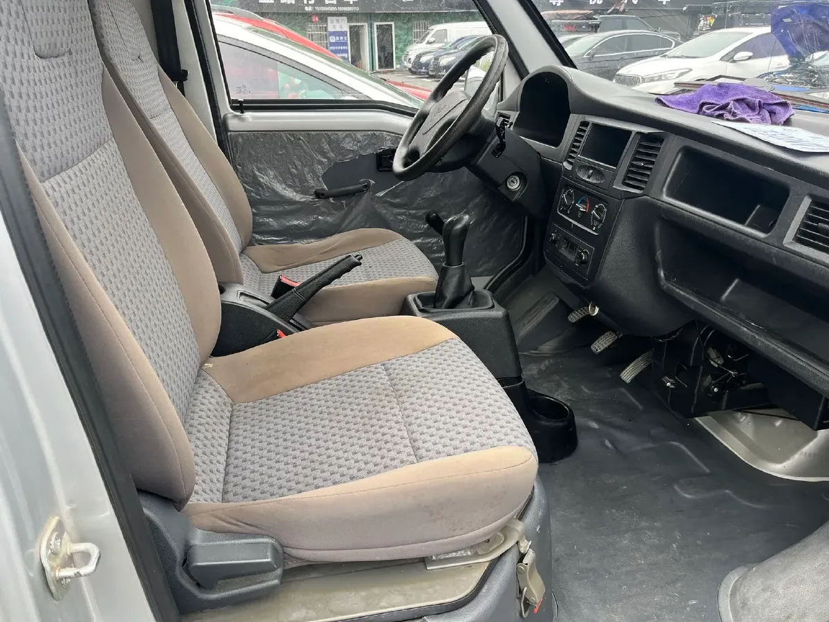 2015 WuLing ZhiGuang 1.2L 82HP L4 5MT,autocango,china used car exporter,china ev exporter,chinese used car exporter,chinese used ev exporter