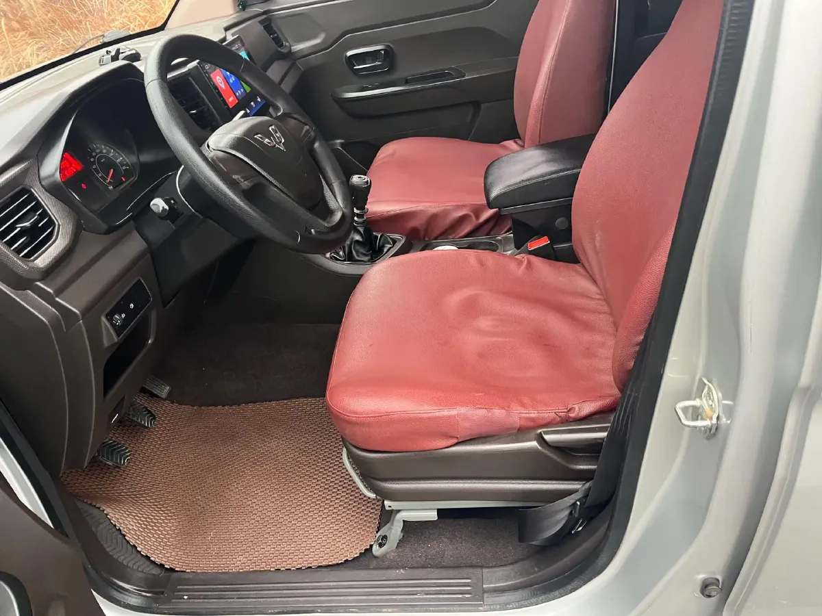 2019 WuLing HongGuang V 1.5L 99HP L4 6MT,autocango,china used car exporter,china ev exporter,chinese used car exporter,chinese used ev exporter