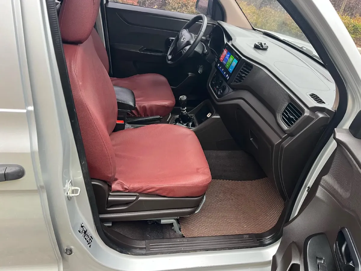 2019 WuLing HongGuang V 1.5L 99HP L4 6MT,autocango,china used car exporter,china ev exporter,chinese used car exporter,chinese used ev exporter
