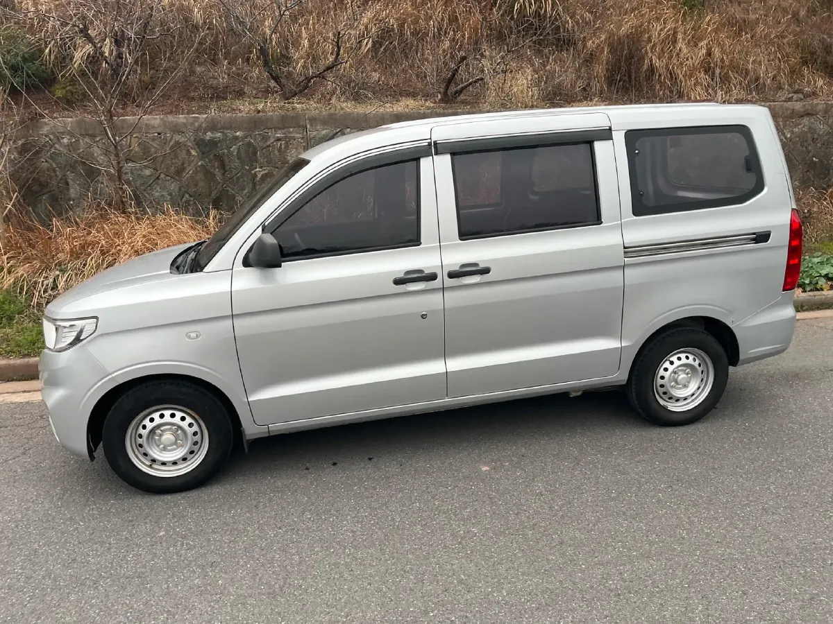 2019 WuLing HongGuang V 1.5L 99HP L4 6MT,autocango,china used car exporter,china ev exporter,chinese used car exporter,chinese used ev exporter