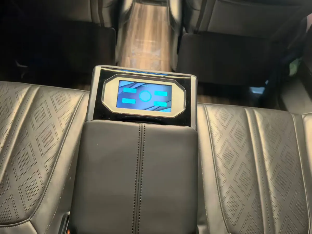 2023 Mercedes-Benz Vito 2.0T 211HP L4 9AT,autocango,china used car exporter,china ev exporter,chinese used car exporter,chinese used ev exporter