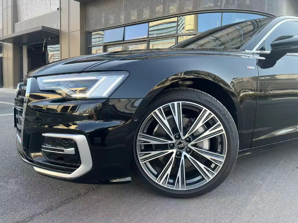 2025 Audi A6L 2.0T 245HP L4 7DCT,autocango,china used car exporter,china ev exporter,chinese used car exporter,chinese used ev exporter