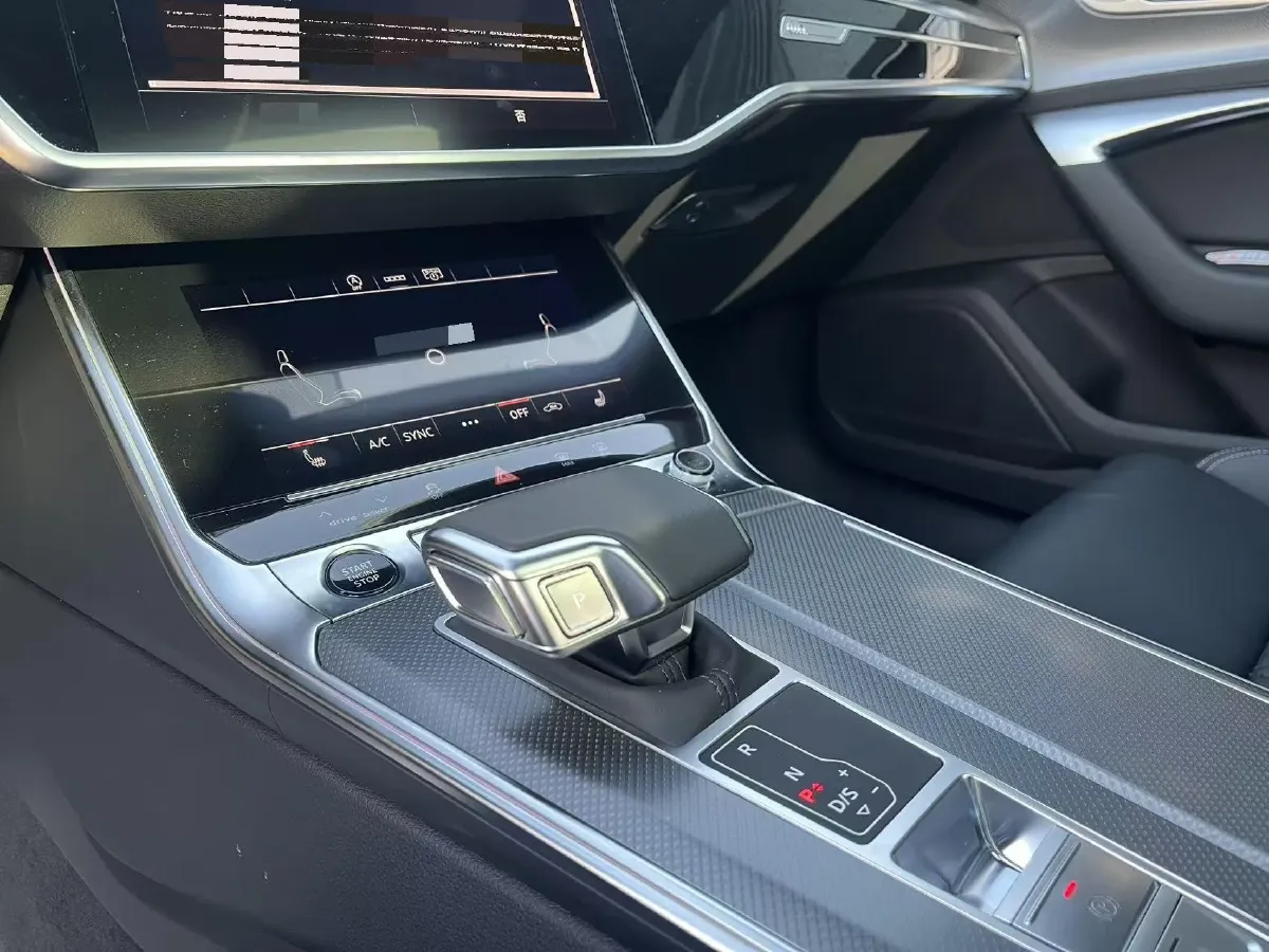 2025 Audi A6L 2.0T 245HP L4 7DCT,autocango,china used car exporter,china ev exporter,chinese used car exporter,chinese used ev exporter