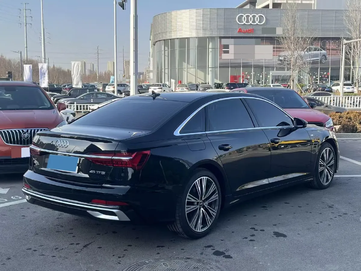2025 Audi A6L 2.0T 245HP L4 7DCT,autocango,china used car exporter,china ev exporter,chinese used car exporter,chinese used ev exporter