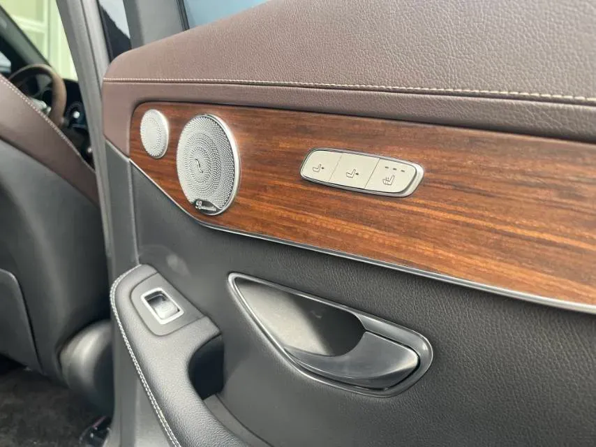 2021 Mercedes-Benz GLC Class 2.0T 258HP L4 9AT,autocango,china used car exporter,china ev exporter,chinese used car exporter,chinese used ev exporter